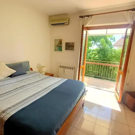 Mariposa Casa de Férias Aci SantʼAntonio